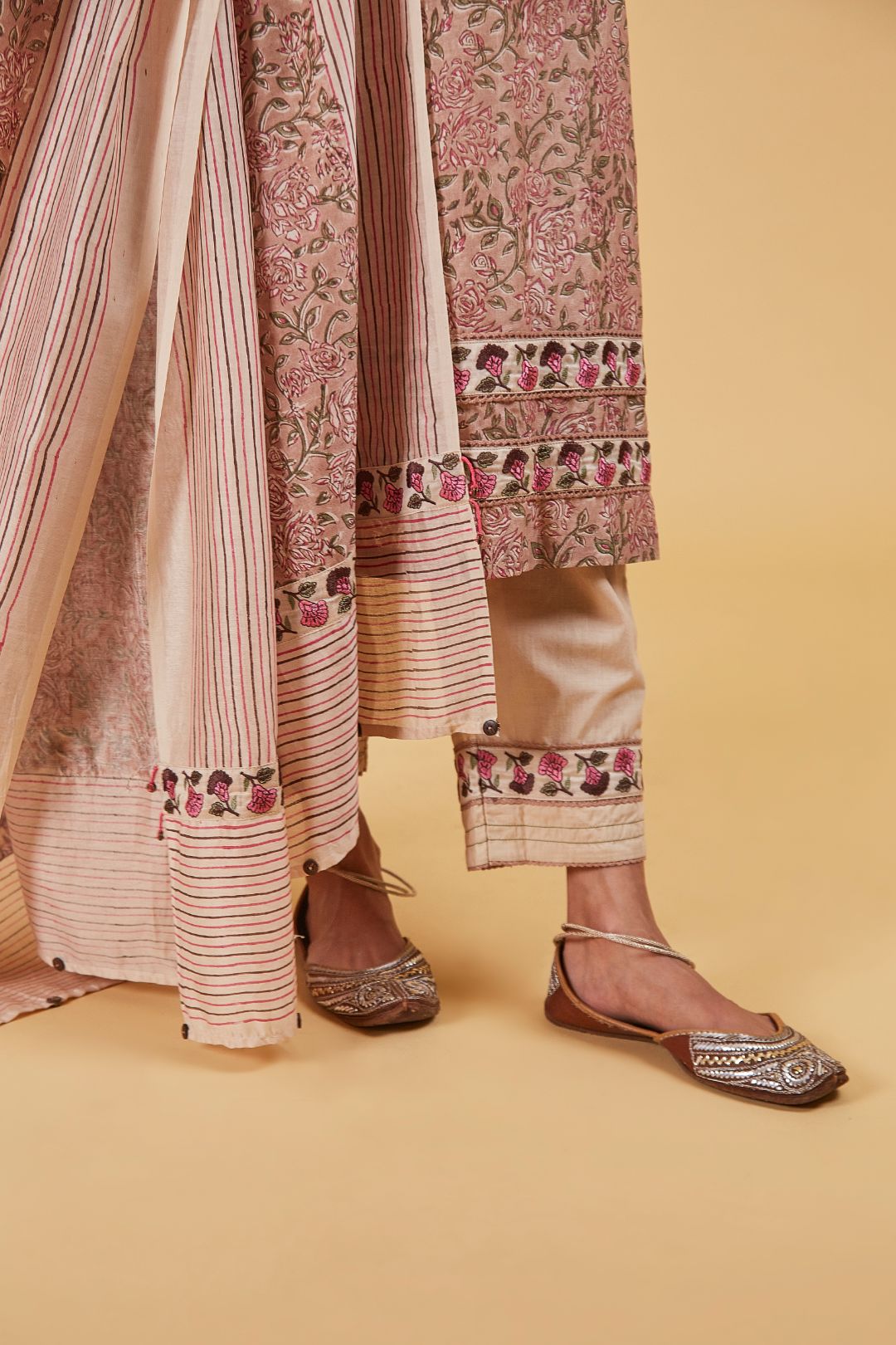 Pink Jaal Modish Kurta Set