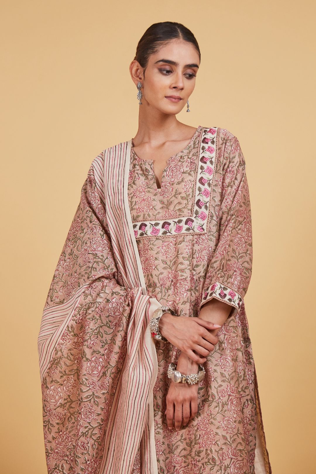 Pink Jaal Modish Kurta Set