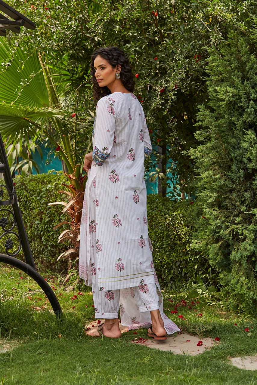 Modish Anarkali Kurta Set Set of 3