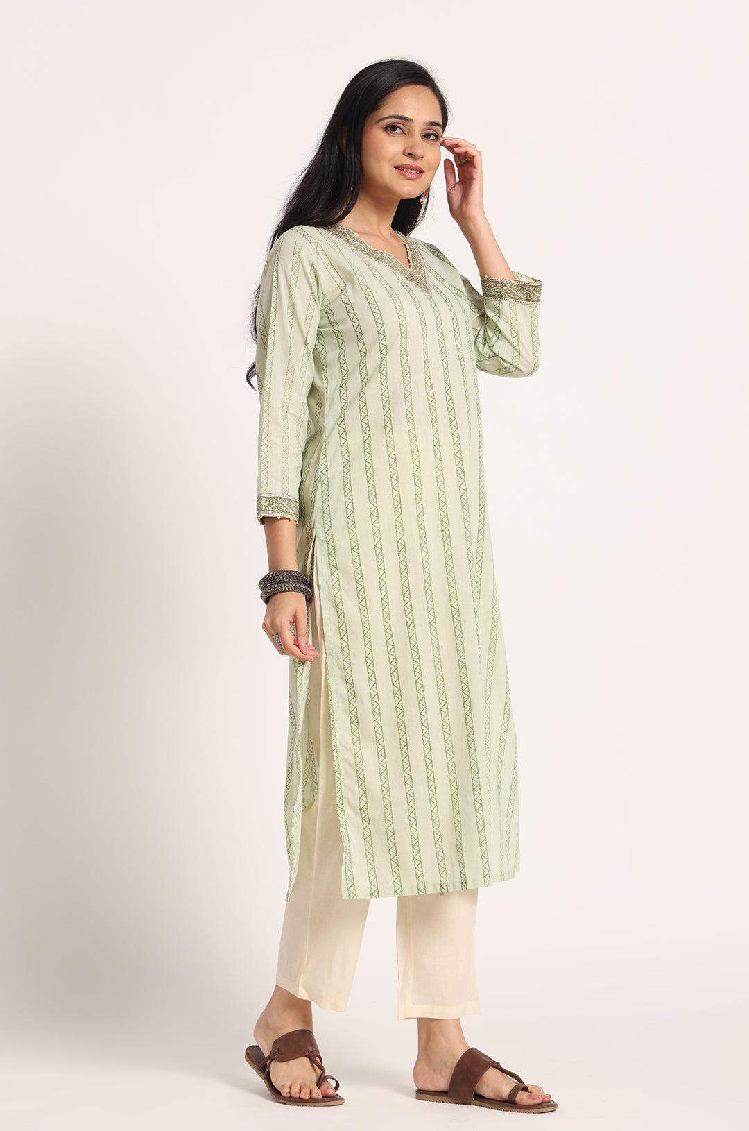 Green Dhari V Neck Kurta Pant- Set Of 2