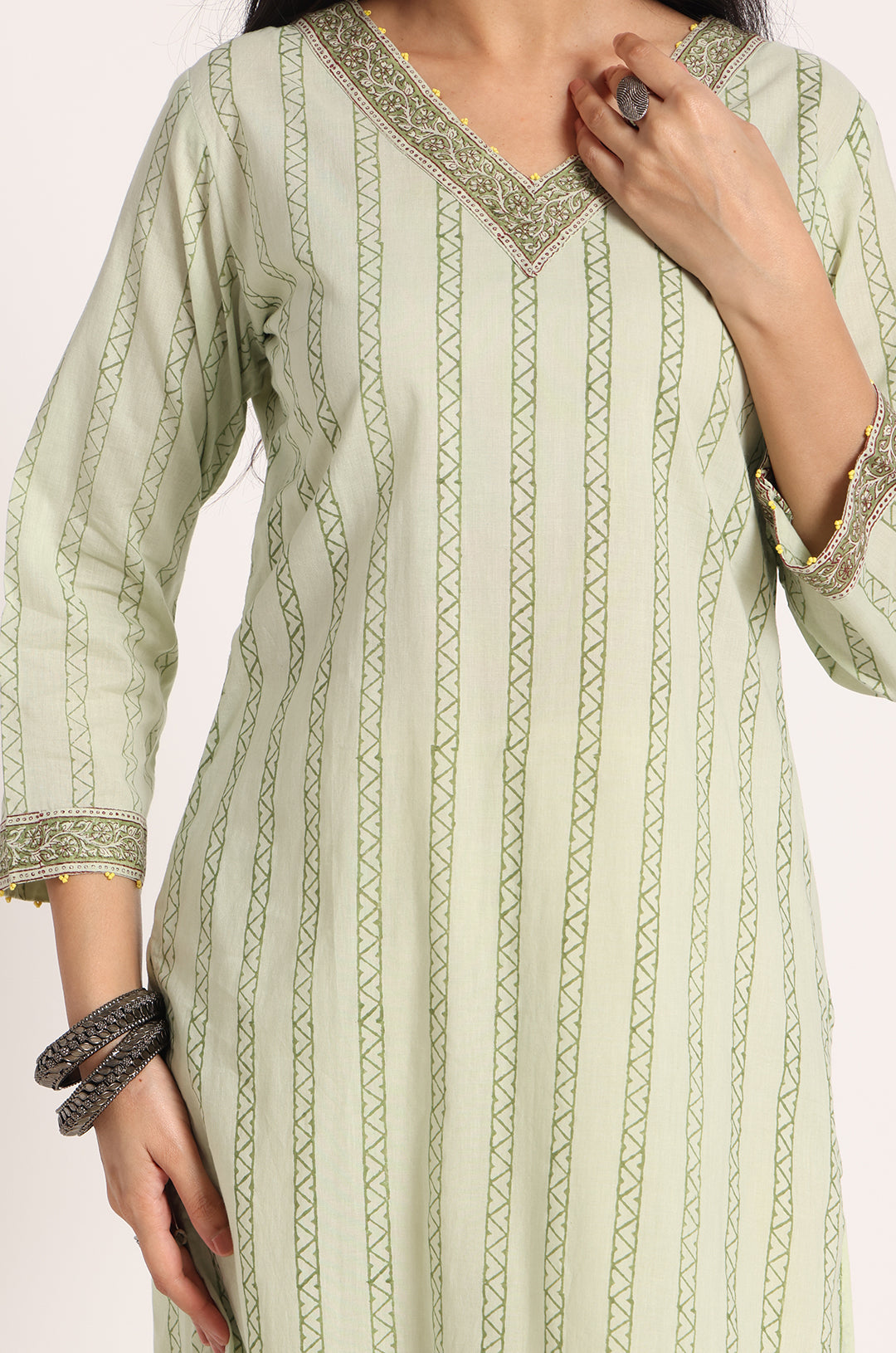 Green Dhari V Neck Kurta Pant- Set Of 2