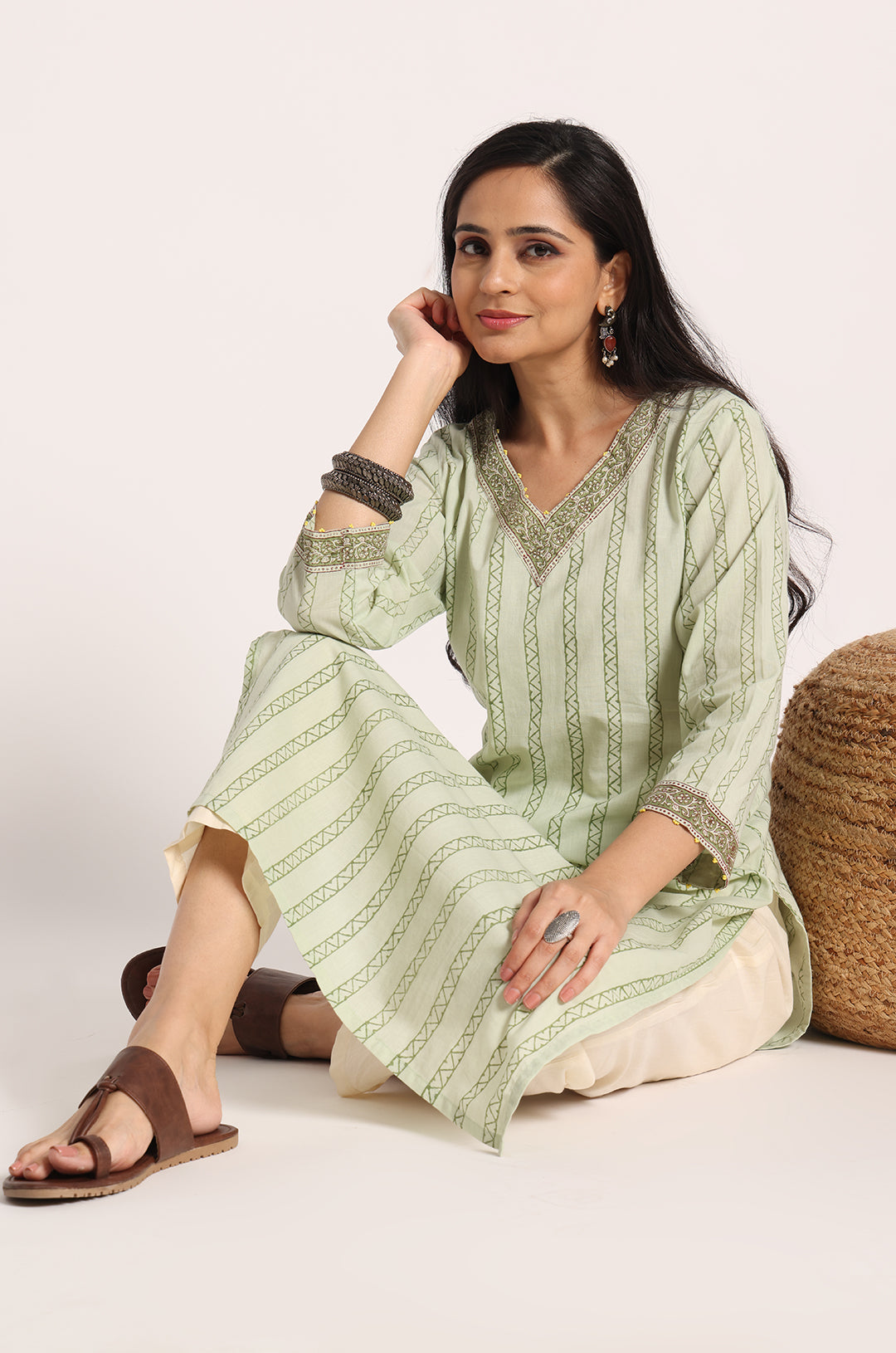 Green Dhari V Neck Kurta Pant- Set Of 2